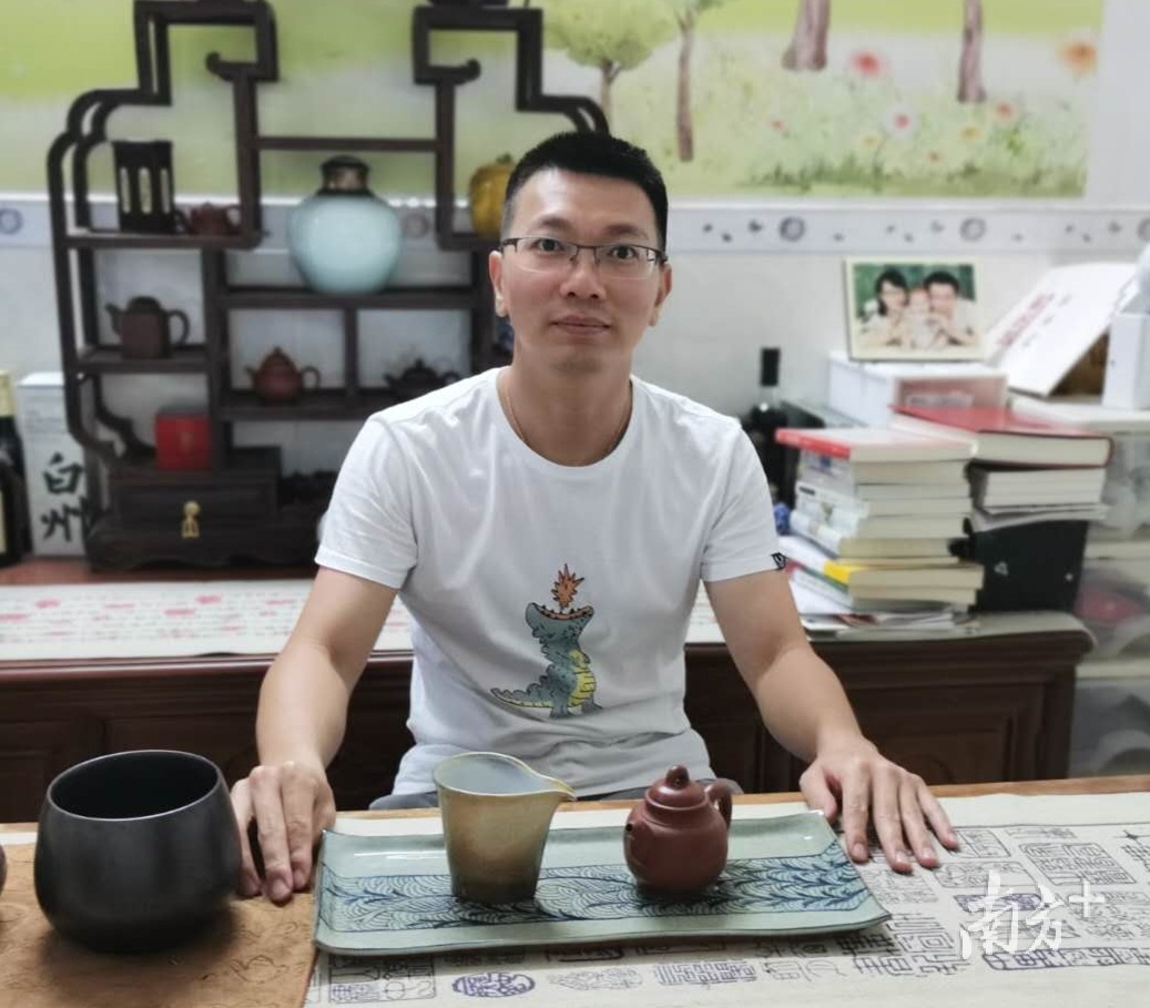 名轩、莞万茶仓负责人黎景行