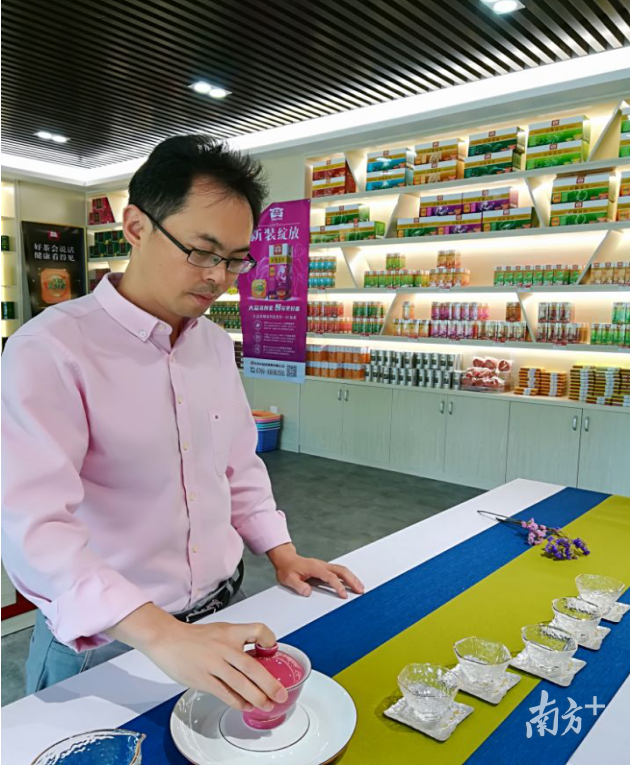 东莞市大益茶业科技有限公司执委会委员胡荣华