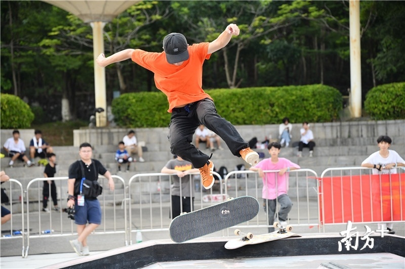 视频帅东莞这场滑板公开赛点燃全民健身日