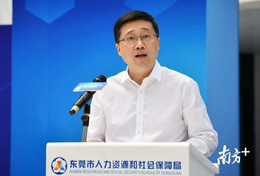 东莞农村商业银行股份有限公司党委副书记、行长傅强