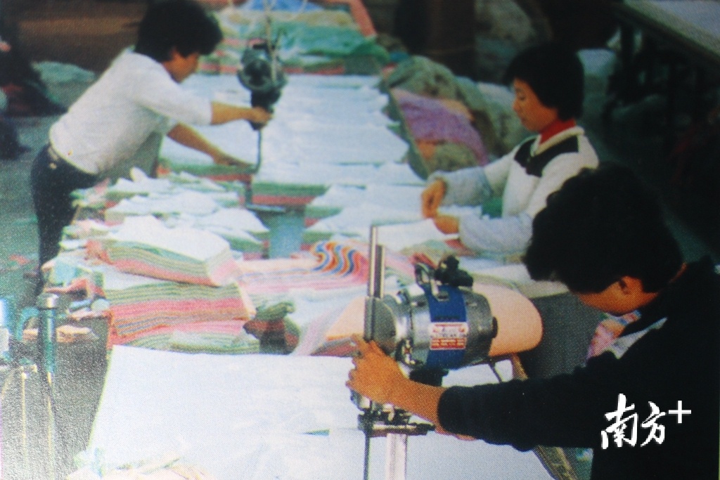 上世纪80年代初至90年代，社会劳动保险制度逐渐被人们认识和接受。张伟炜 翻拍