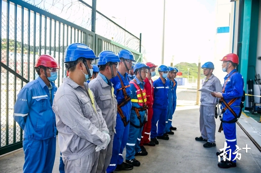 班前高温培训。