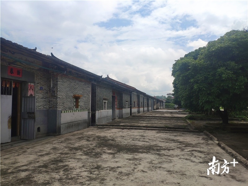 家家户户门前平坦宽阔的地坪就是“禾堂”。黄绍侦 摄 家家户户门前平坦宽阔的地坪就是“禾堂”。黄绍侦 摄