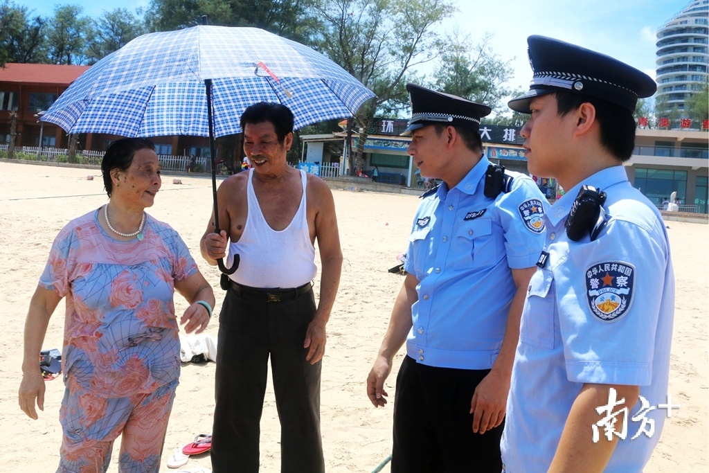 旅游警察是提升南澳旅游服务作用的新载体，在维护海岛旅游秩序和旅游安全工作方面发挥着重要作用。