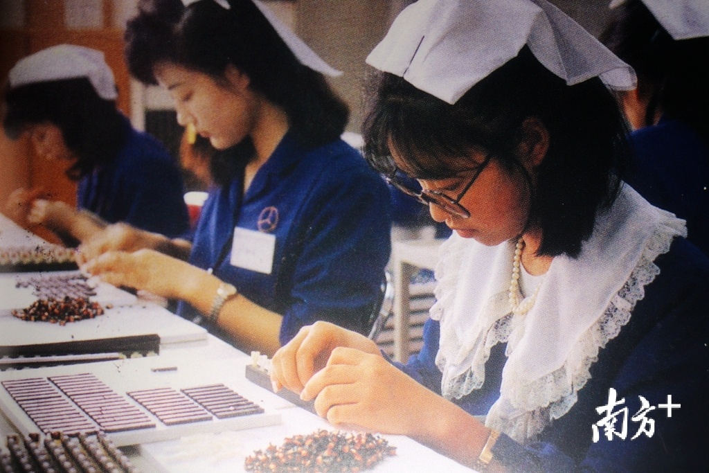 “三资”企业女工。张伟炜 翻拍