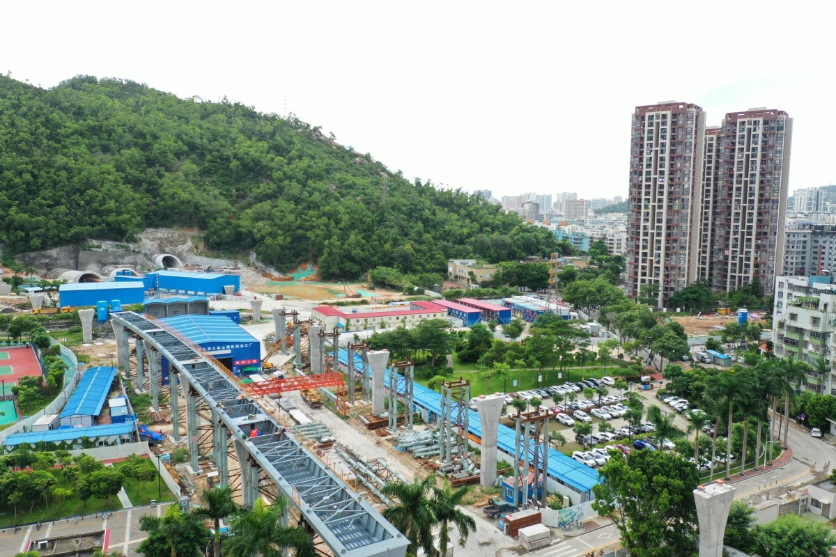 兴业快线迎宾路支线高架桥已经完成下部结构。 兴业快线迎宾路支线高架桥已经完成下部结构。