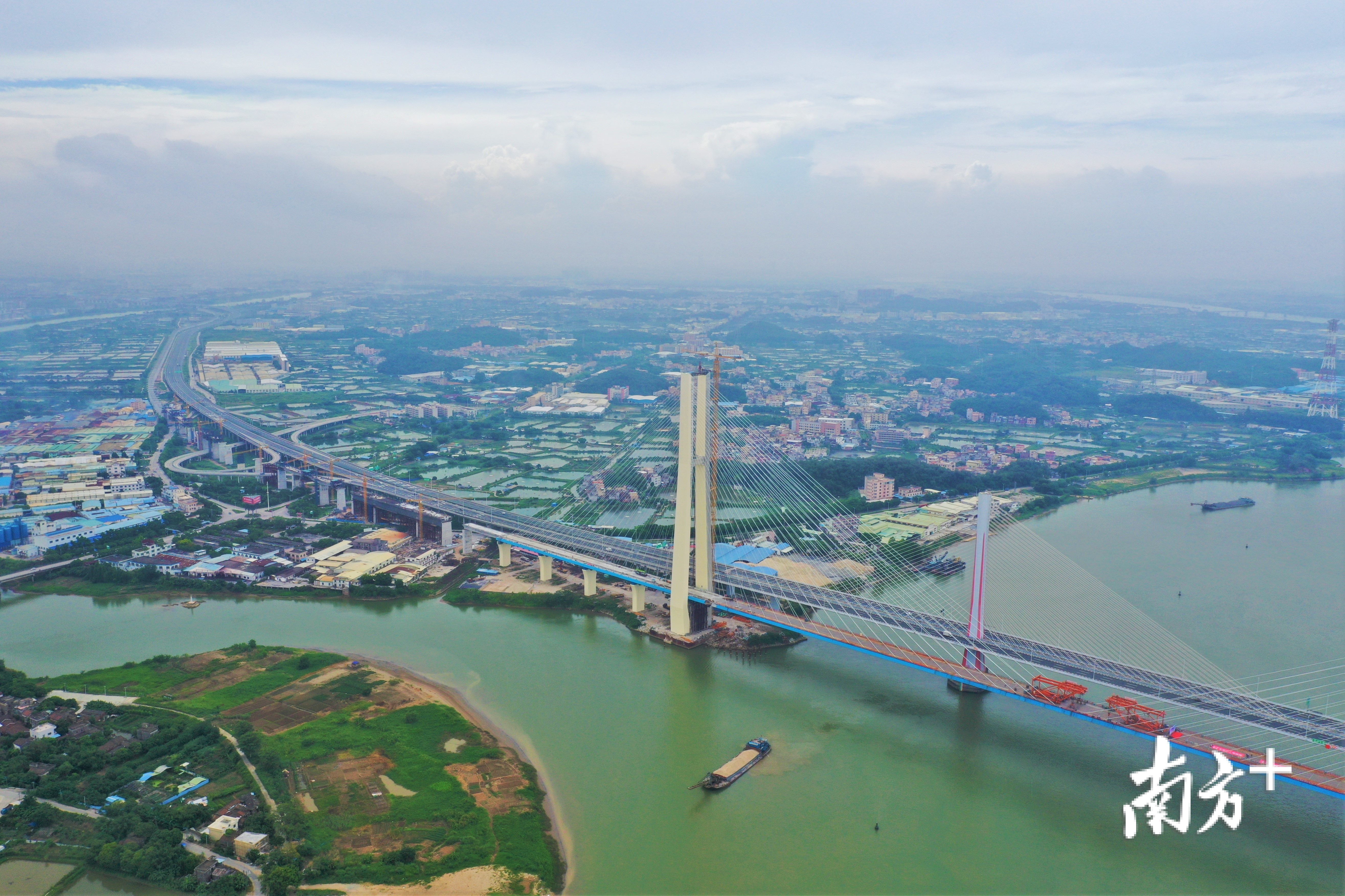 大桥通向广佛方向杨兴乐摄一桥飞架跨西江