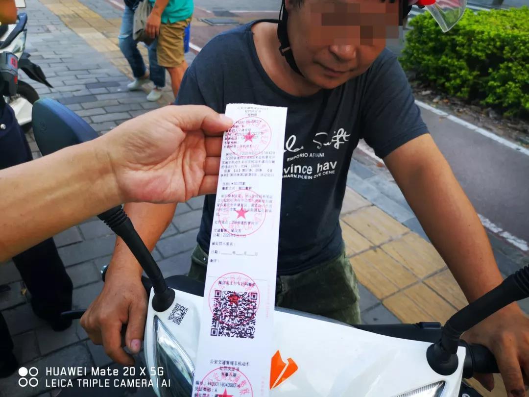 8月11日上午,交警蜀黍在起湾道,博爱路对非机动车走机动车道 ,下穿