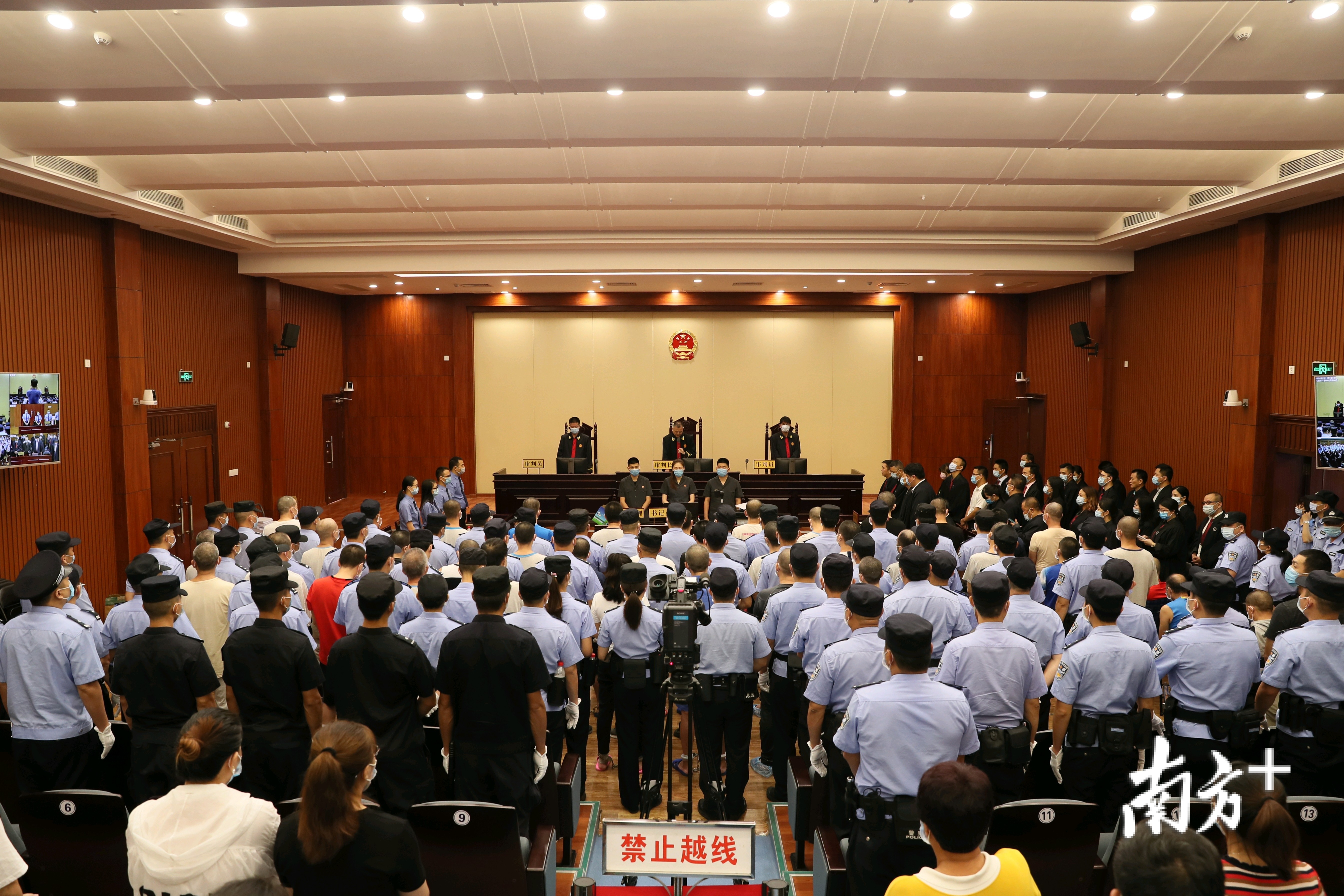 坡头法院一审公开宣判一起39人涉黑案，主犯获刑25年