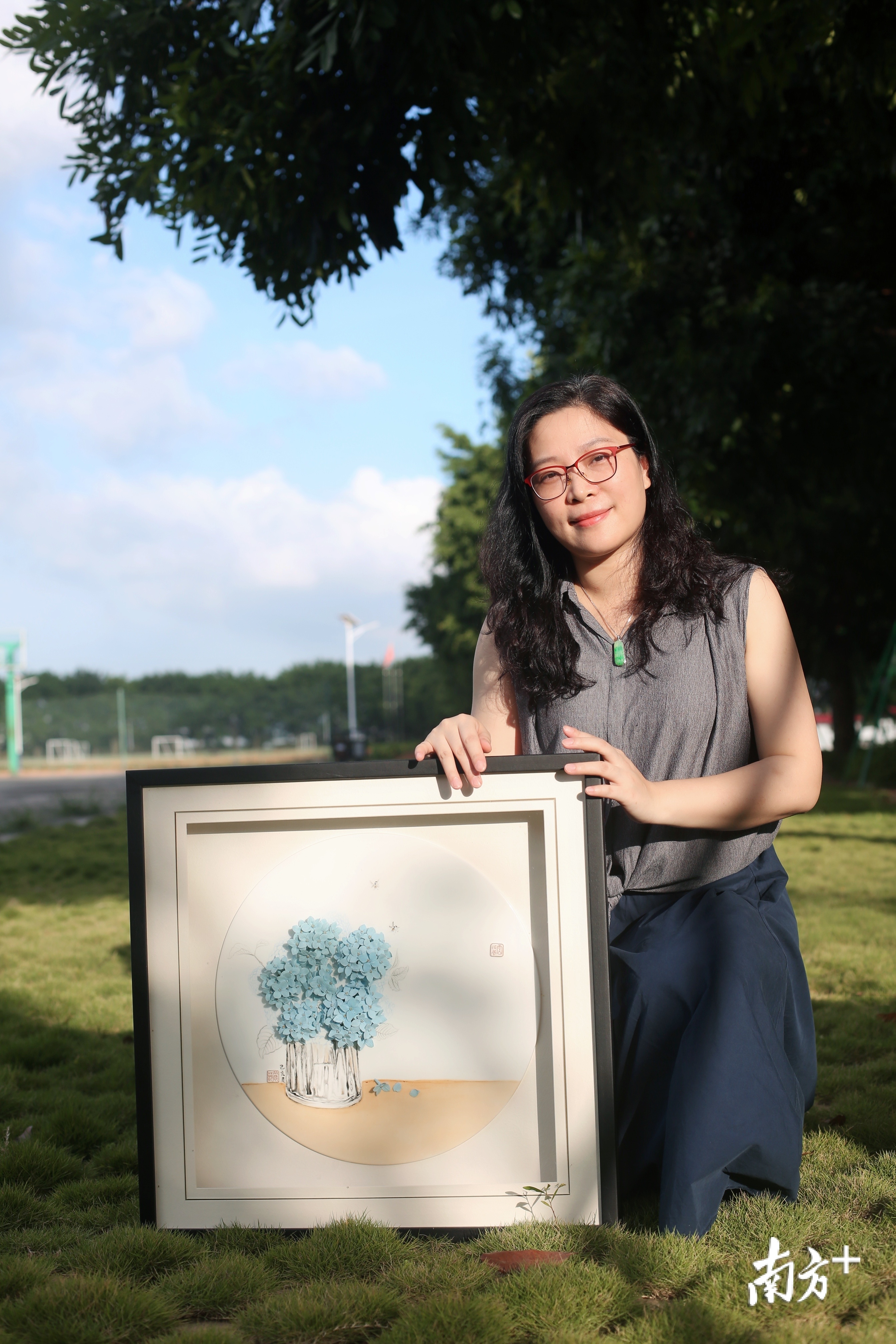 刘丽莎和她的作品《午后》。 刘丽莎和她的作品《午后》。