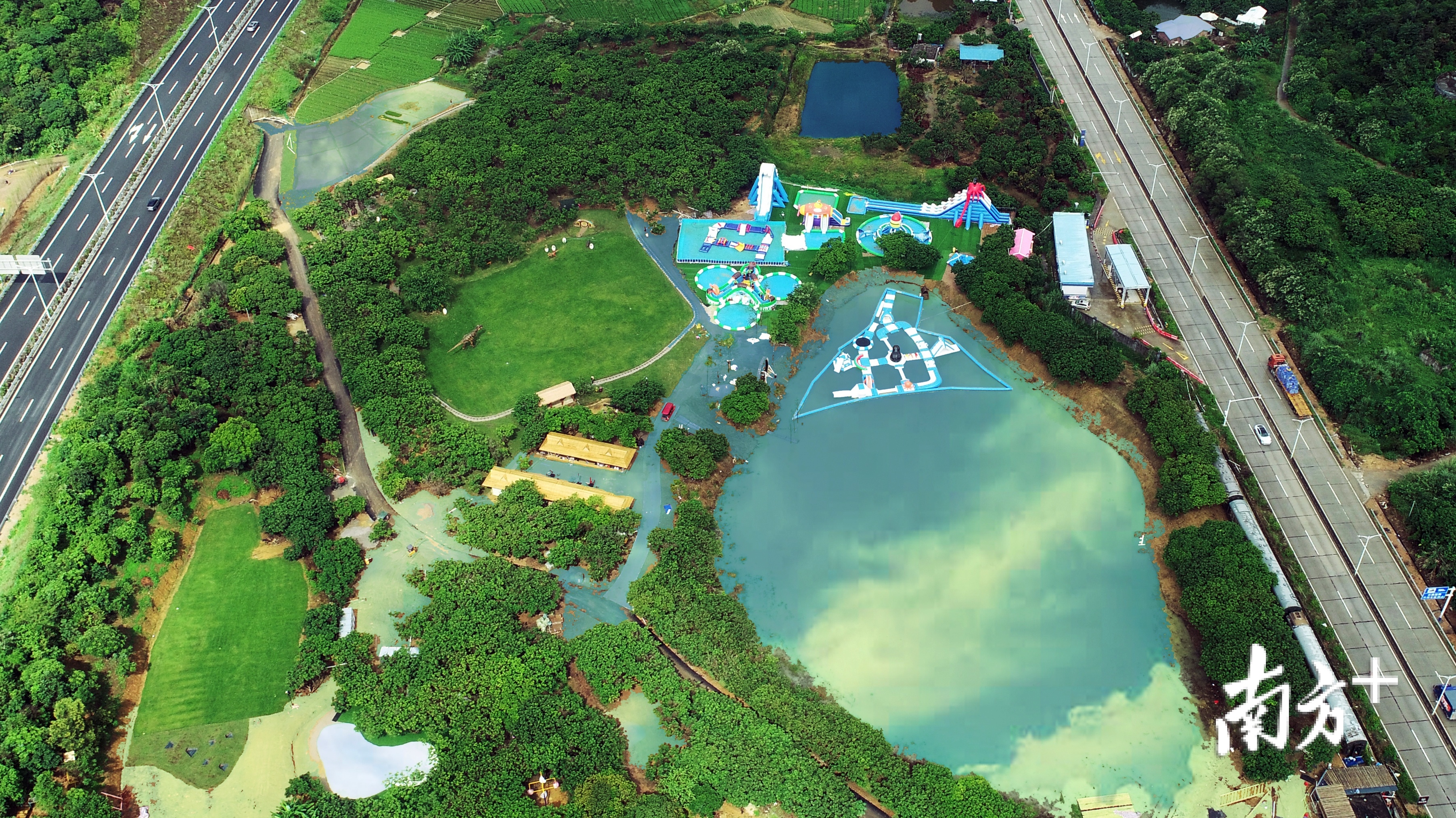 8月15日,位于清溪镇铁场村的东莞耕山小寨开始试业。