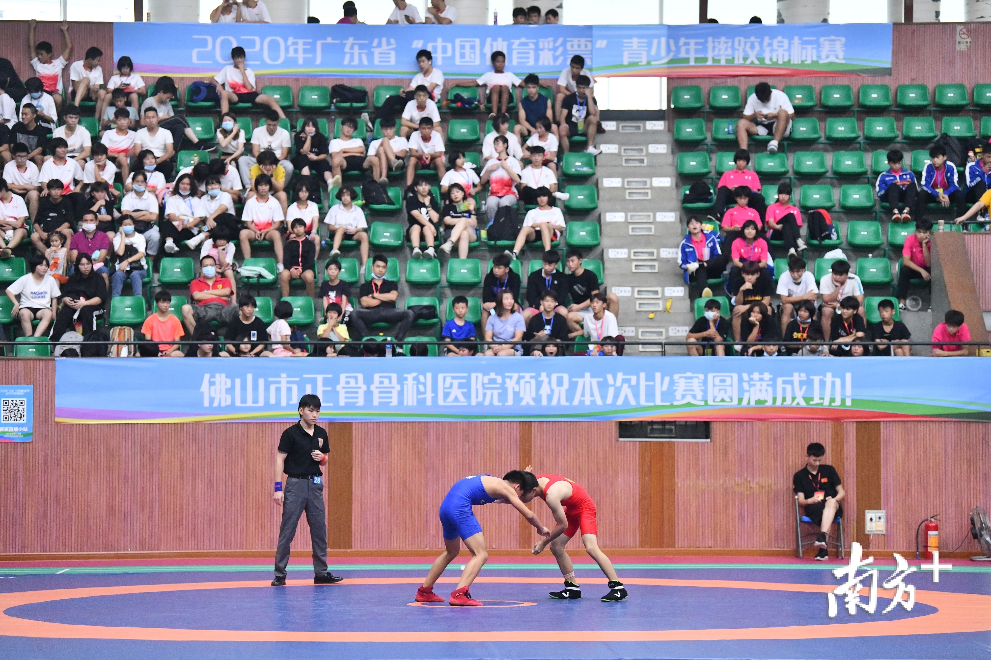 2020年广东省“中国体育彩票”青少年摔跤锦标赛在佛山市岭南明珠体育馆落下帷幕。戴嘉信 摄