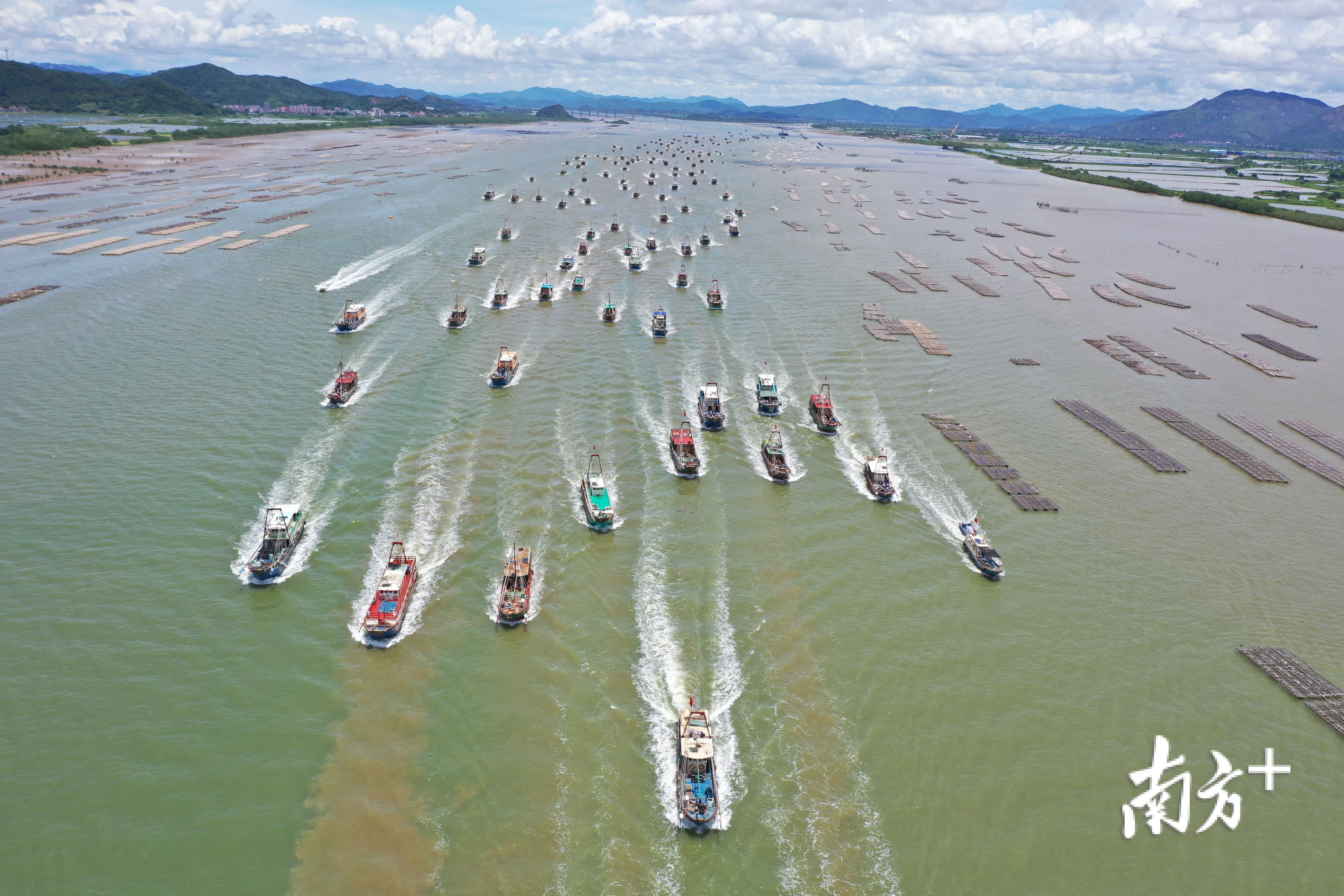   台山2066艘渔船今日扬帆起航，出海捕鱼。周华东 摄