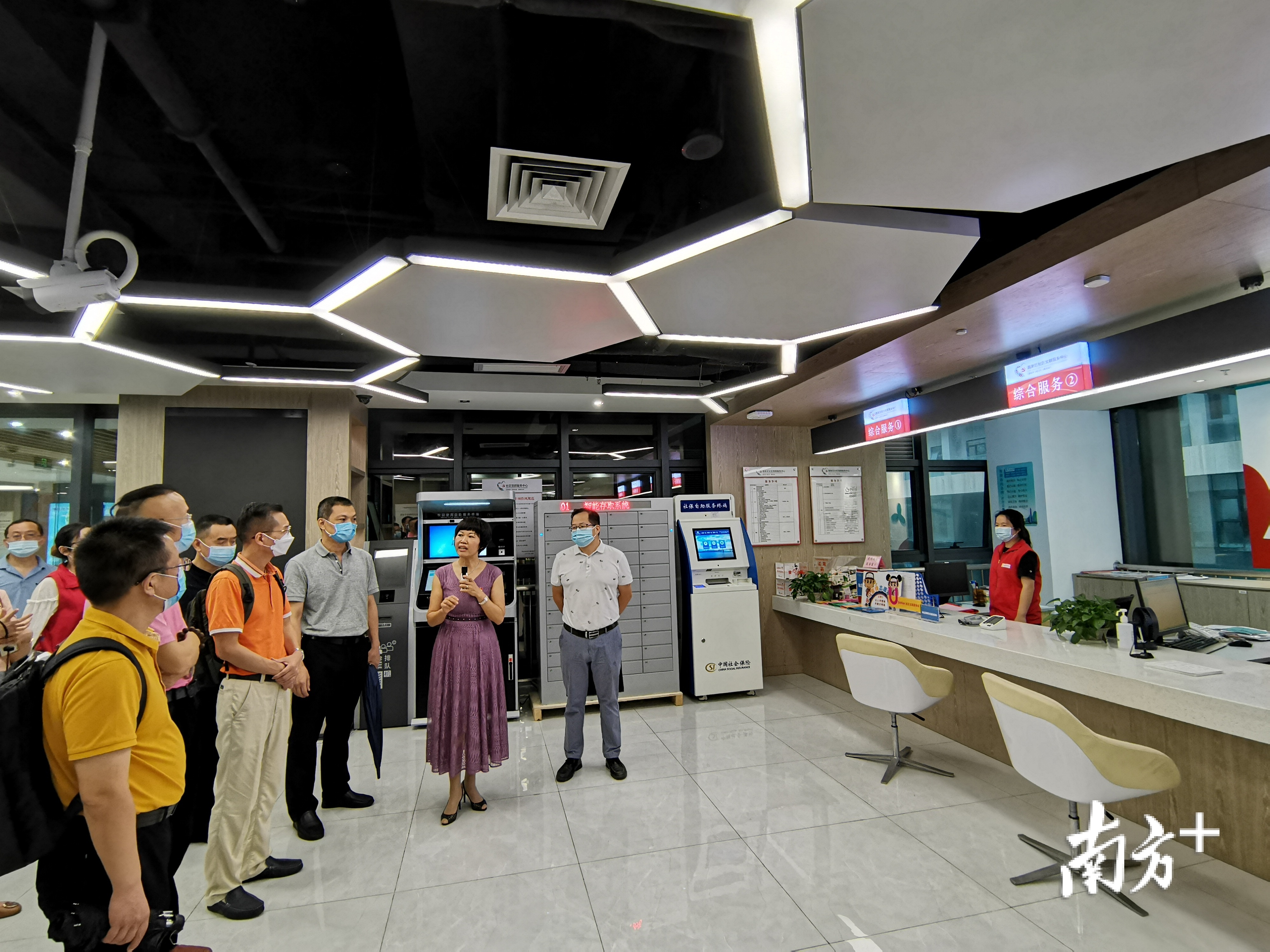 顺德高质量发展对标考察团走进粤海街道高新区社区调研。熊程摄