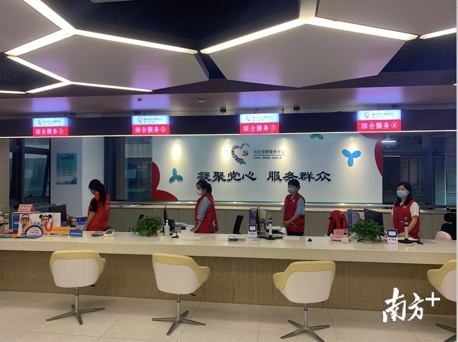 高新区社区党群服务中心为辖区8000家企业及30万员工提供“一站式”服务。羊建溶摄