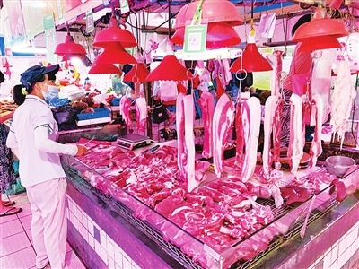 猪肉价格贵了,买猪肉的人少了。 猪肉价格贵了,买猪肉的人少了。