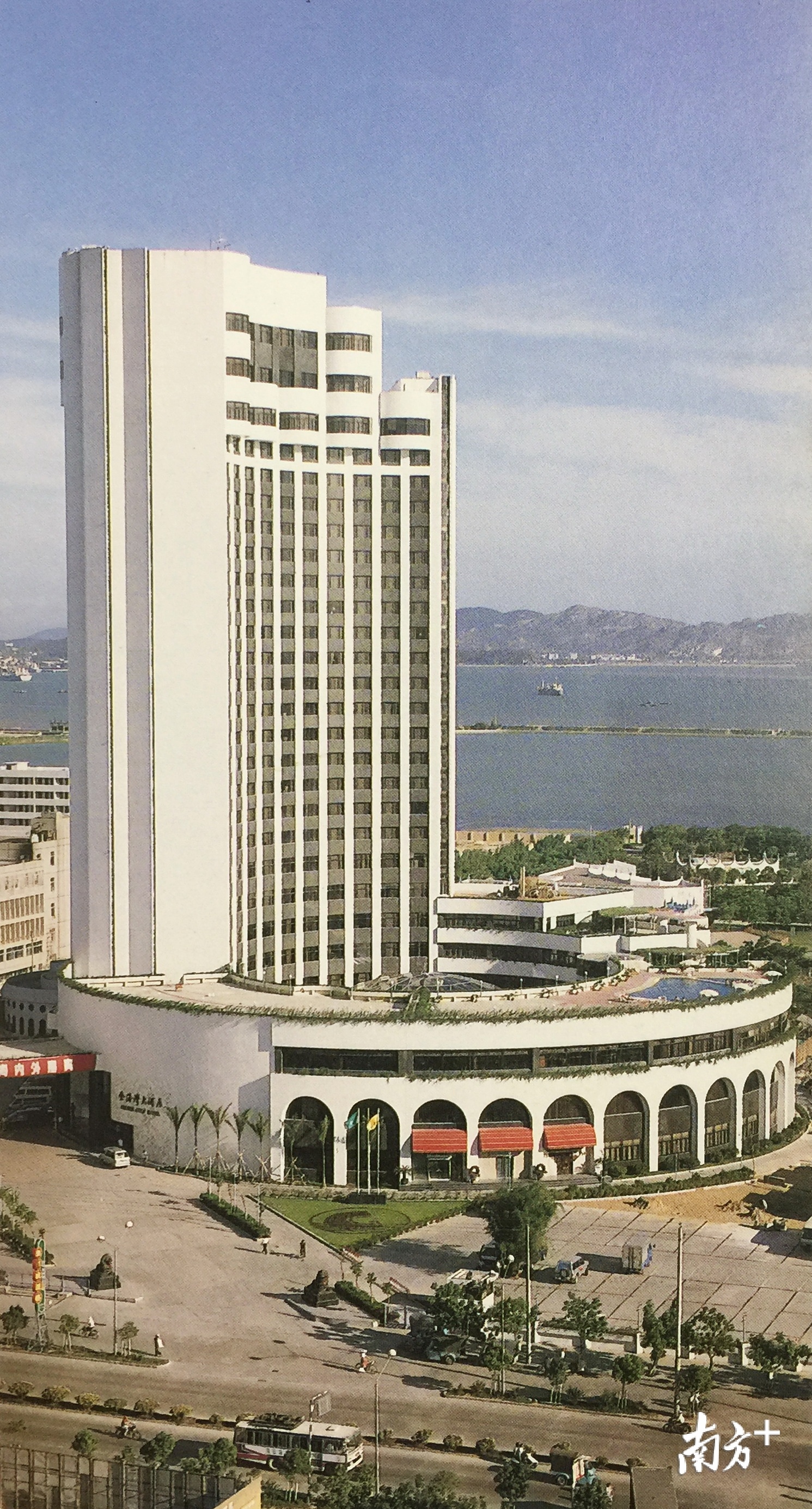 1991年金海湾大厦试业。黄嘉锋翻拍