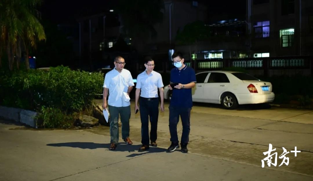 晚上步行调查户家中