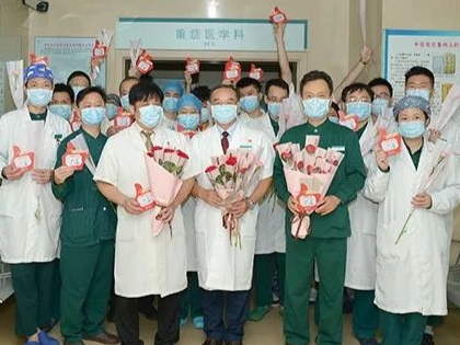 【医师节】因为有你，温暖四季！鲜花送给这群值得性命相托的人！