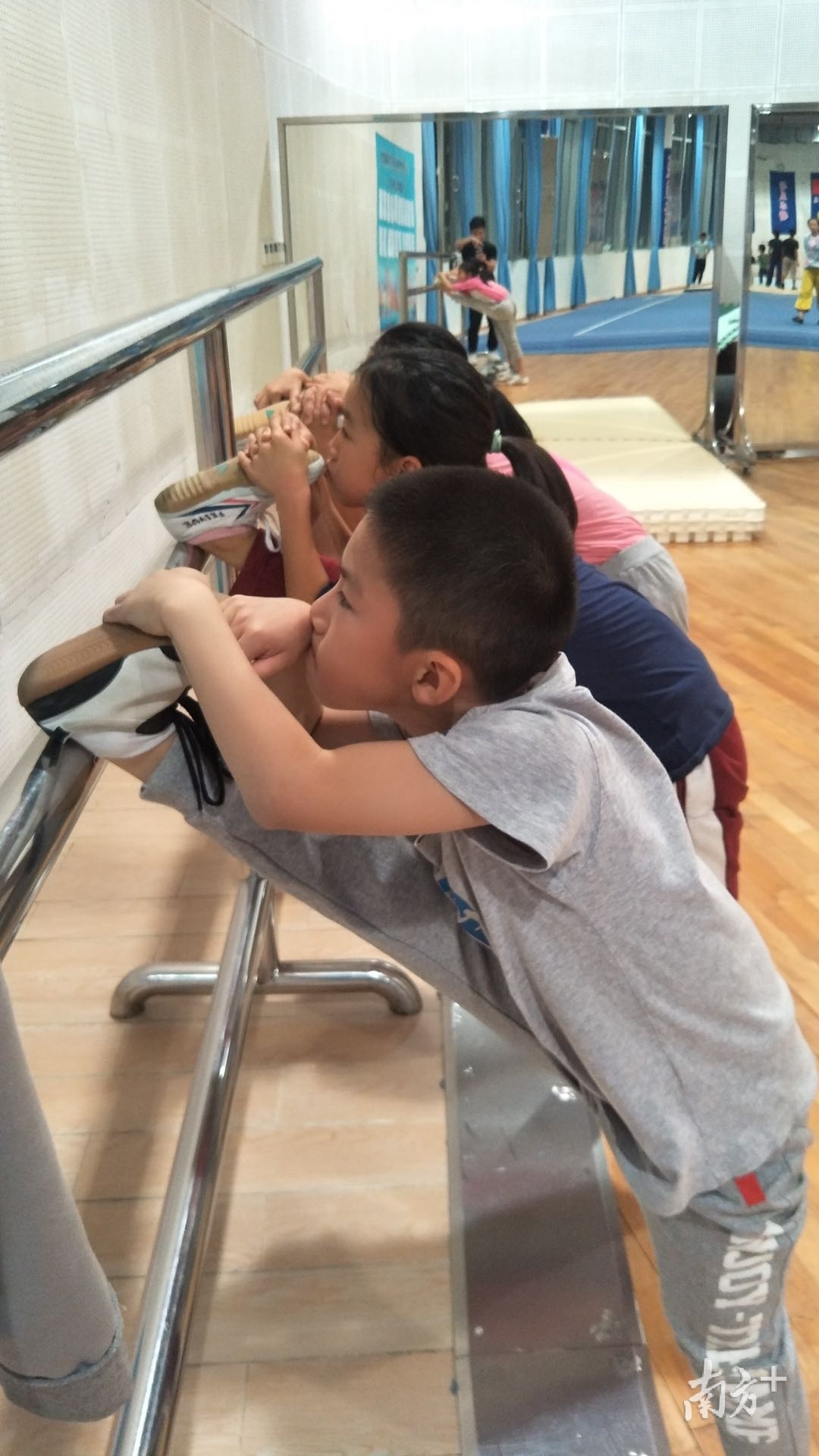 武术套路需要一招一式的锤炼，常年累月的积累。