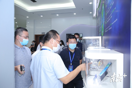 在东莞新能源科技有限公司参观考察 在东莞新能源科技有限公司参观考察