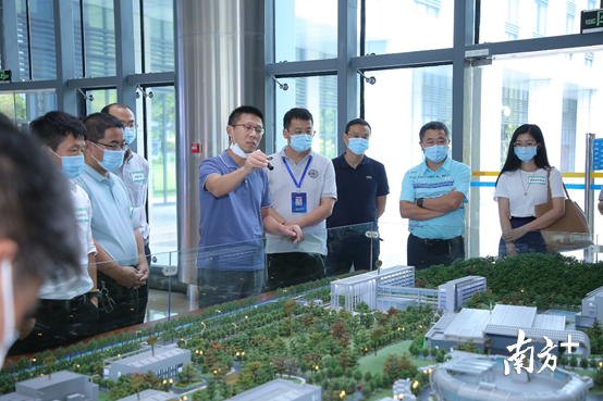 在中国散裂中子源参观考察 在中国散裂中子源参观考察