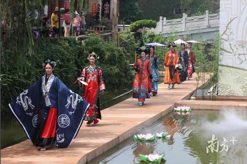 中国传统服饰秀