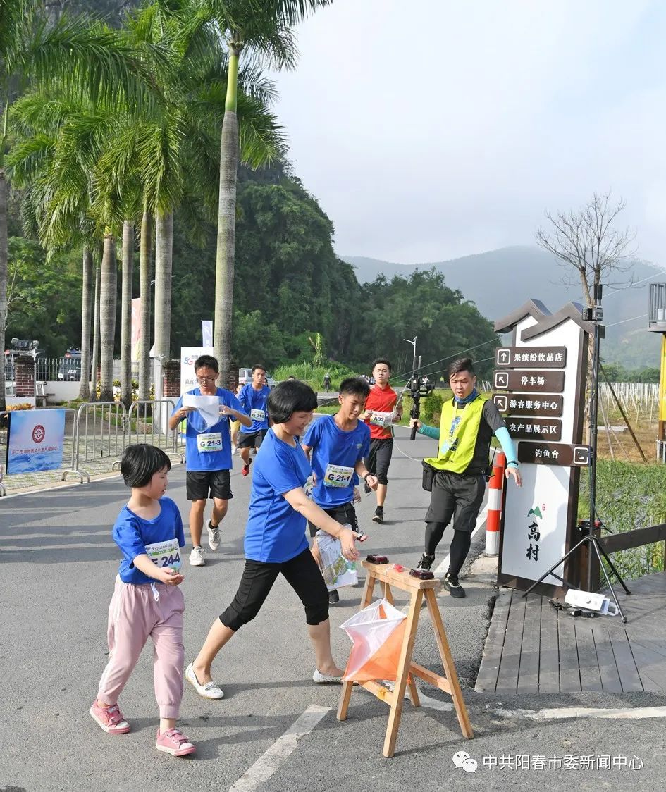 ▲参加定向大赛活动。 ▲参加定向大赛活动。