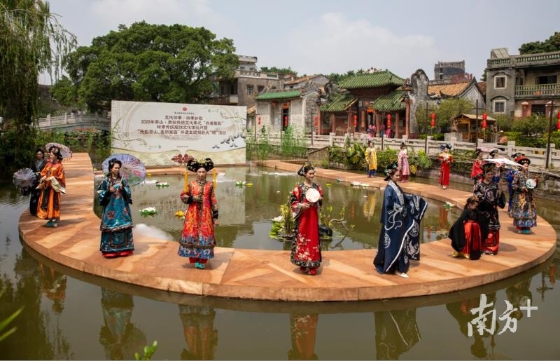 中国传统服饰秀