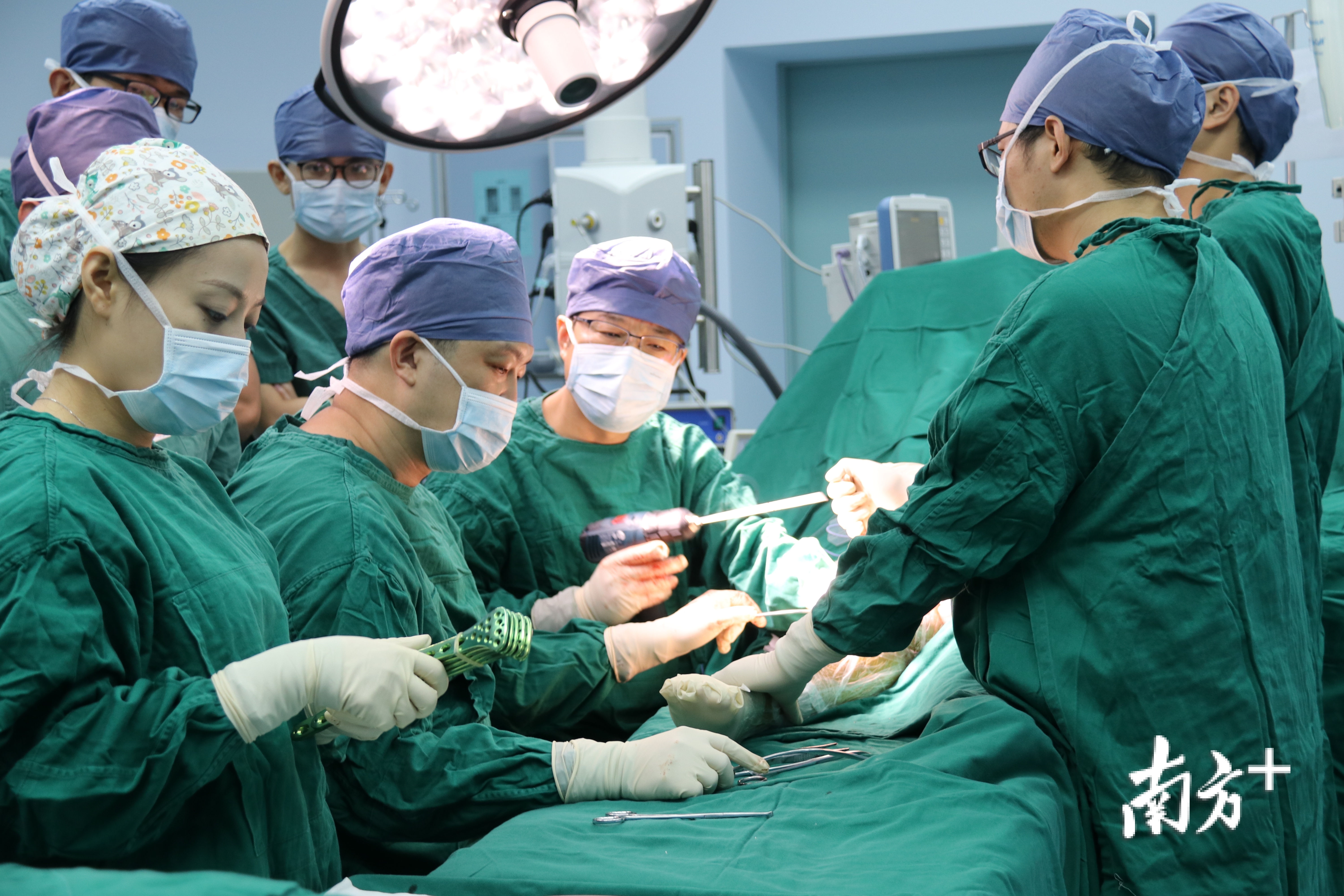 第一台“骨科爱心行”中山地区公益手术。
