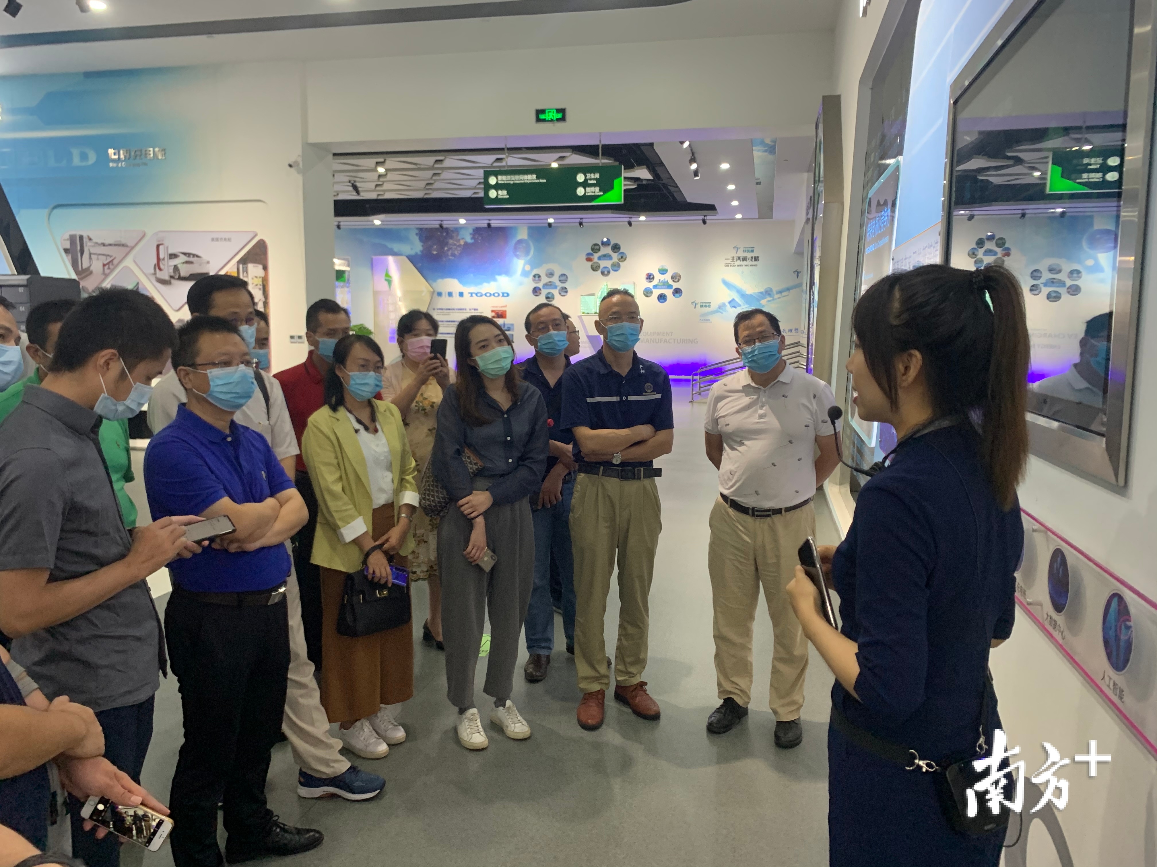 8月上旬，顺德高质量发展对标考察团前往青岛特锐德调研。羊建溶摄