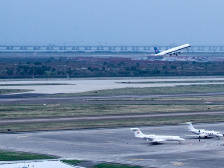 滩涂上的国际航空枢纽