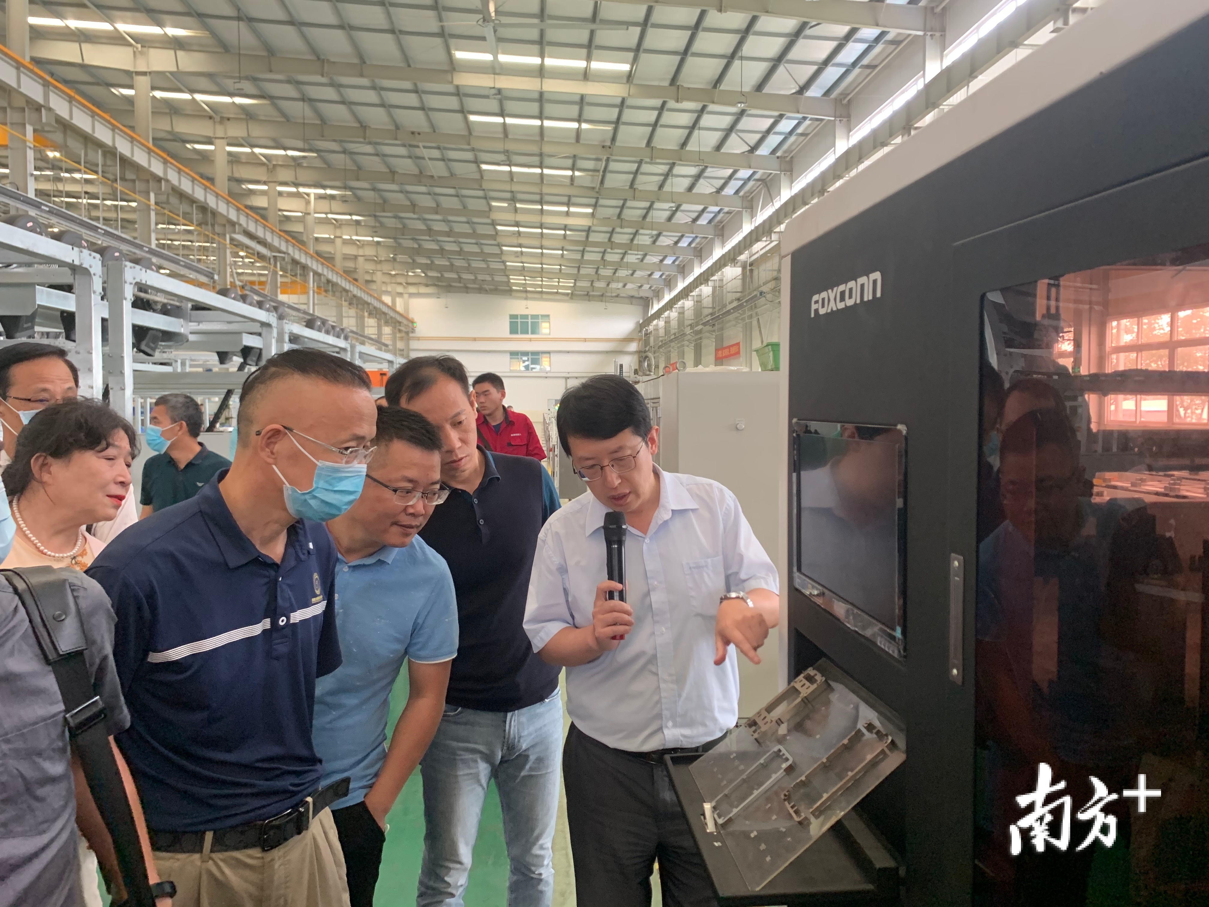 8月上旬,顺德高质量发展对标考察团前往青岛,来到了科捷机器人调研。羊建溶 摄 8月上旬,顺德高质量发展对标考察团前往青岛,来到了科捷机器人调研。羊建溶 摄