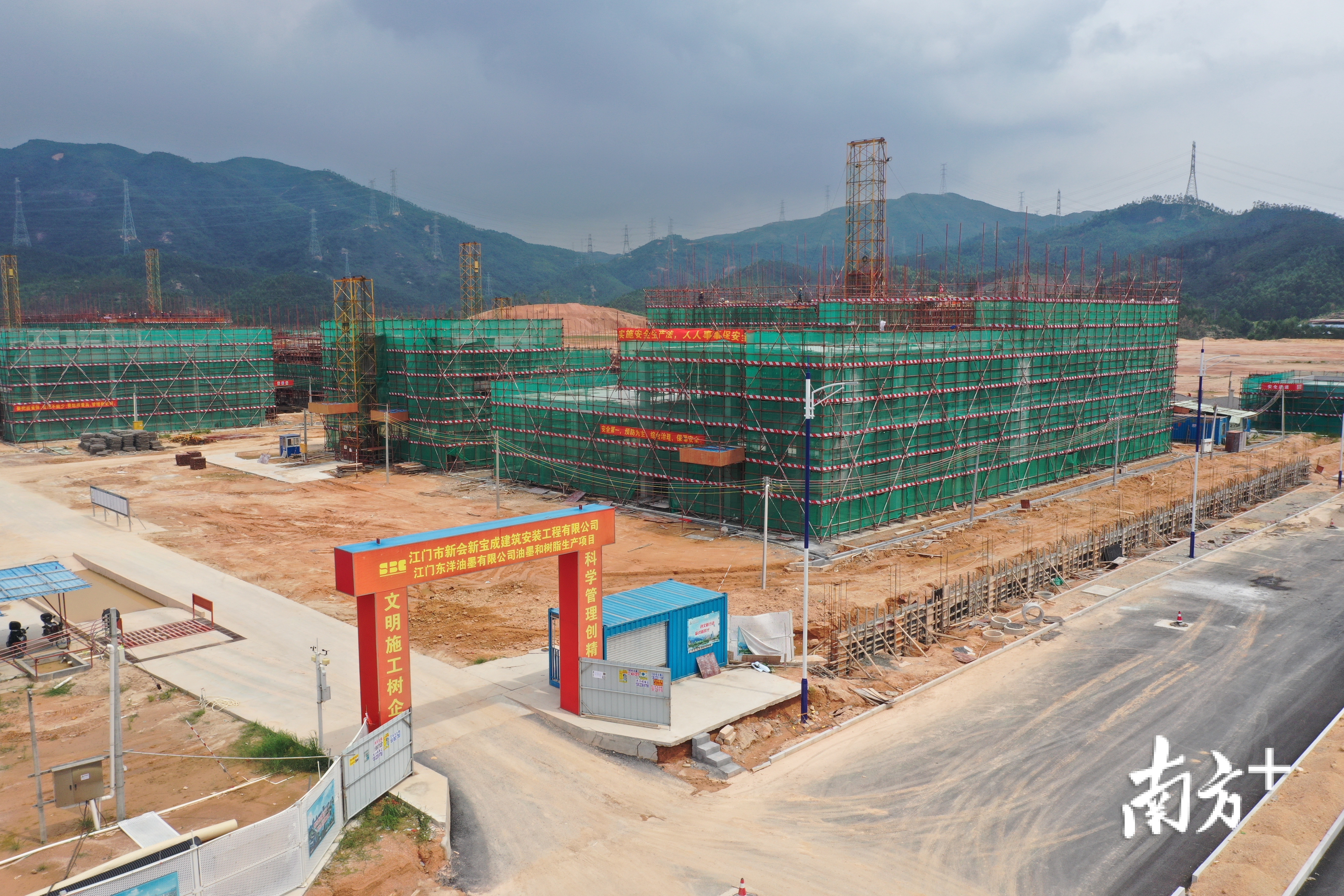 万亩园区已动工项目。杨兴乐摄