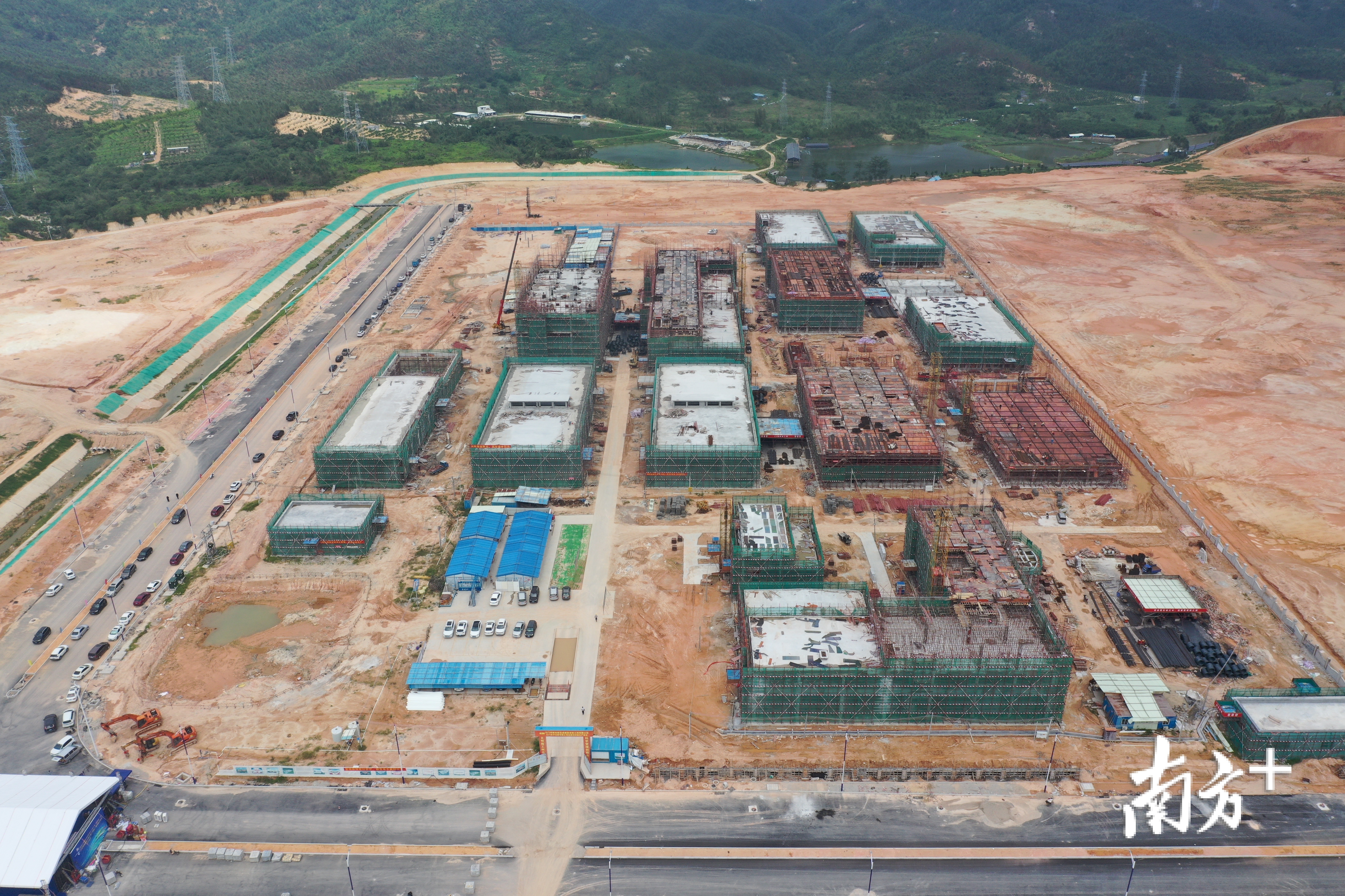 万亩园区已动工项目。杨兴乐摄