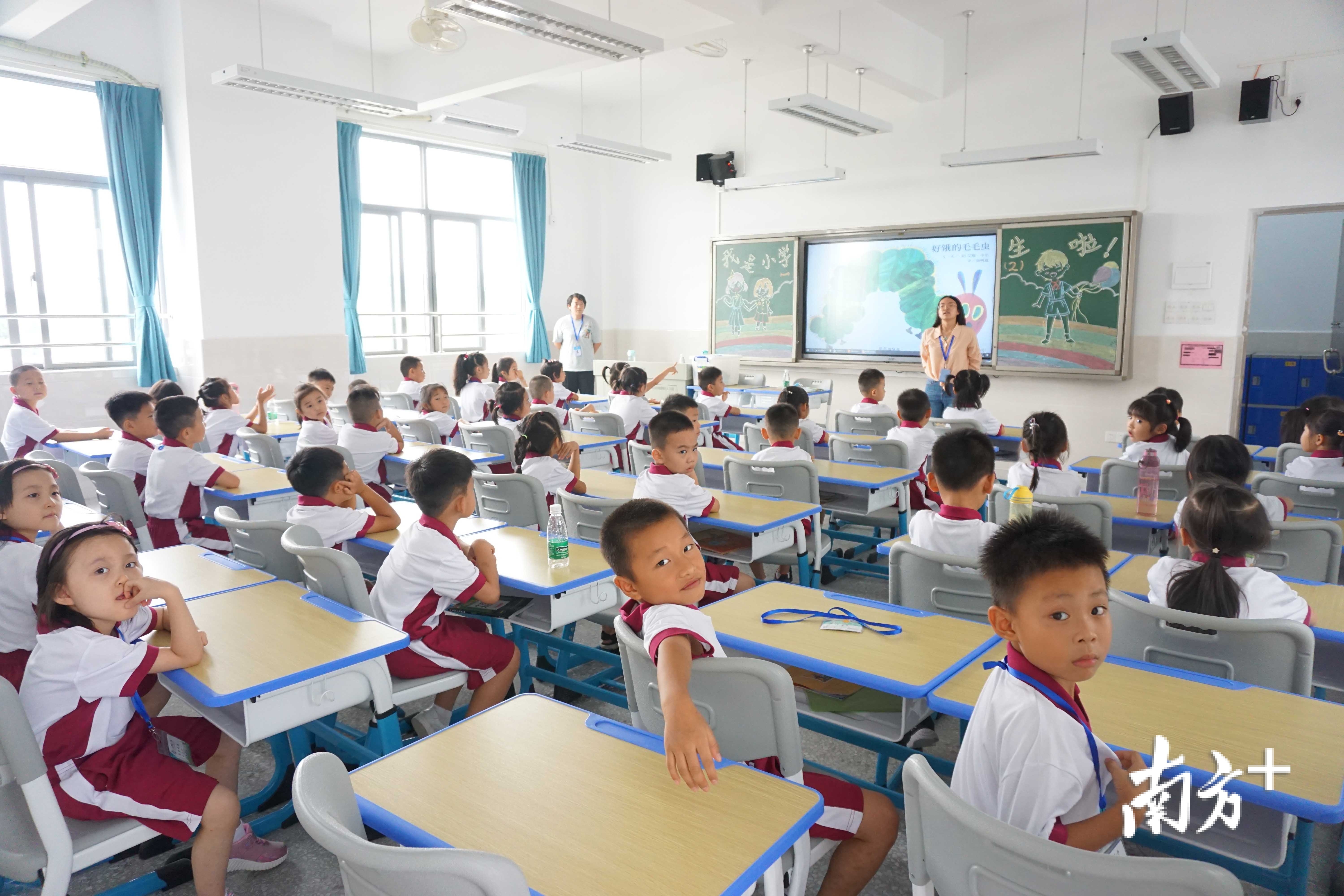 思贤小学落成启用当天，259名一年级学生成为该校首批新生。