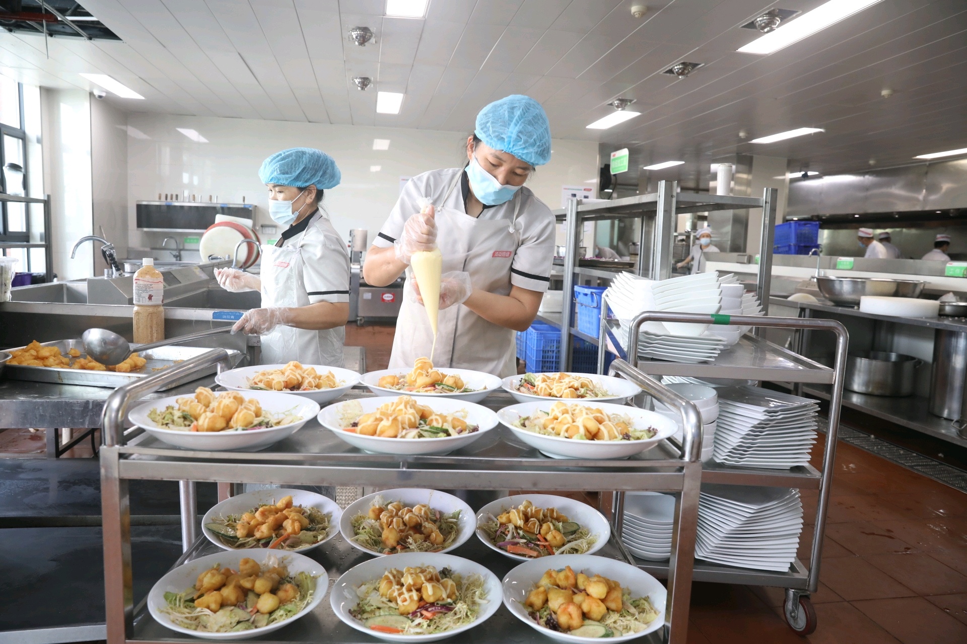 汤臣倍健营养餐厅获评珠海市级“粤菜师傅”培养基地。