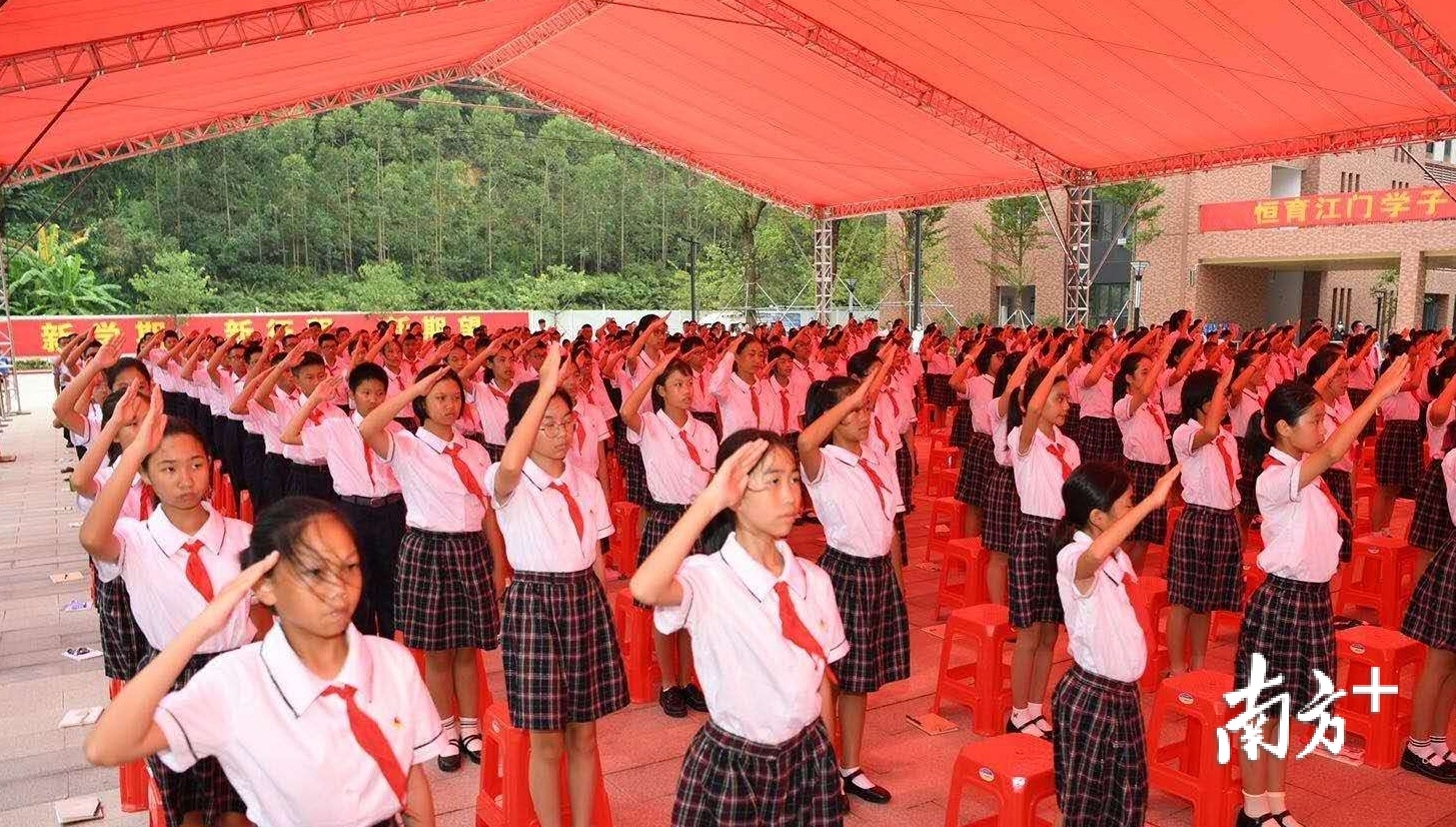 广东实验中学附属江门学校开学店里。 广东实验中学附属江门学校开学店里。