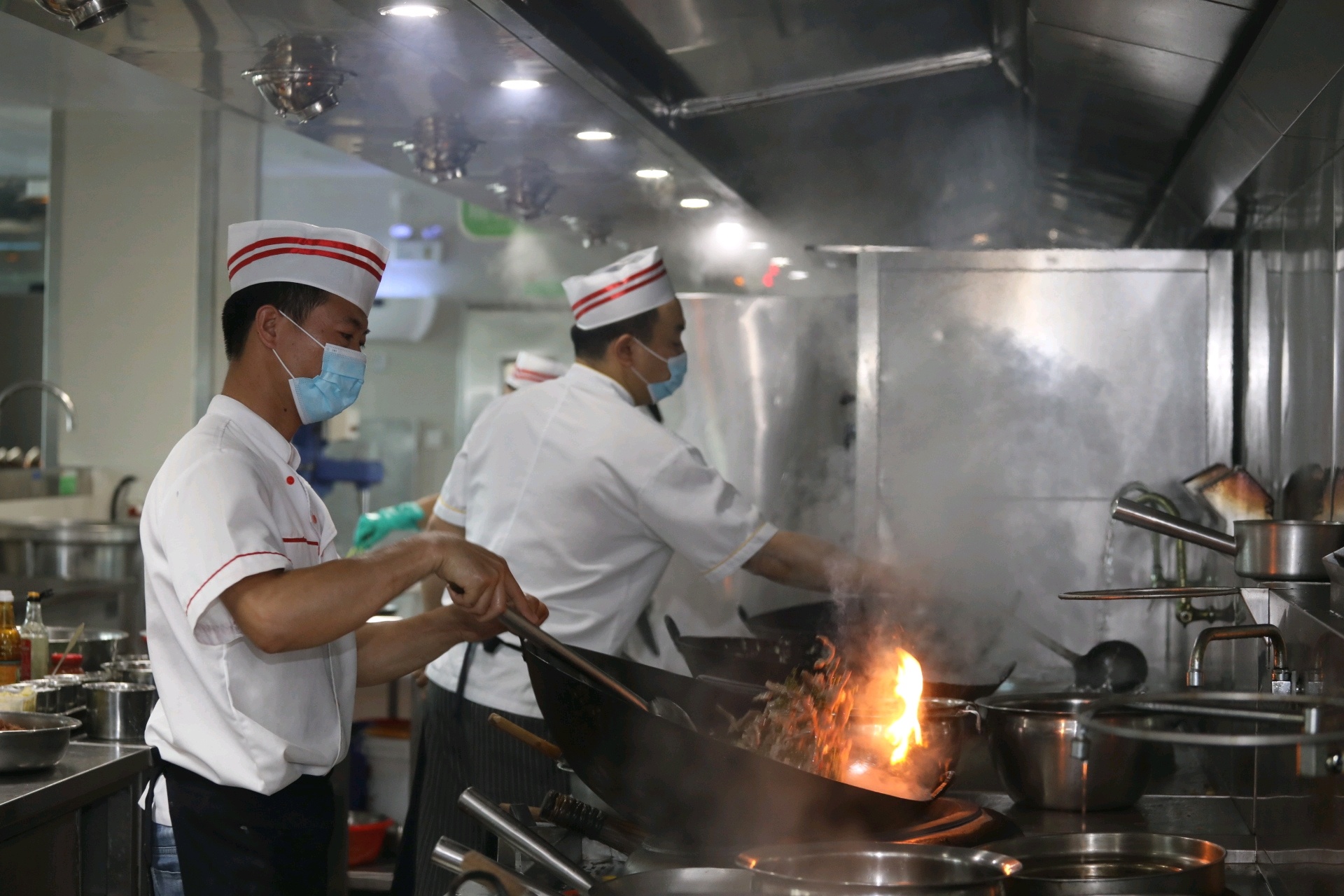 粤菜师傅培养基地免费接收学员,既有希望提升技能的餐饮从业人员,也有普通烹饪爱好者等业余选手。