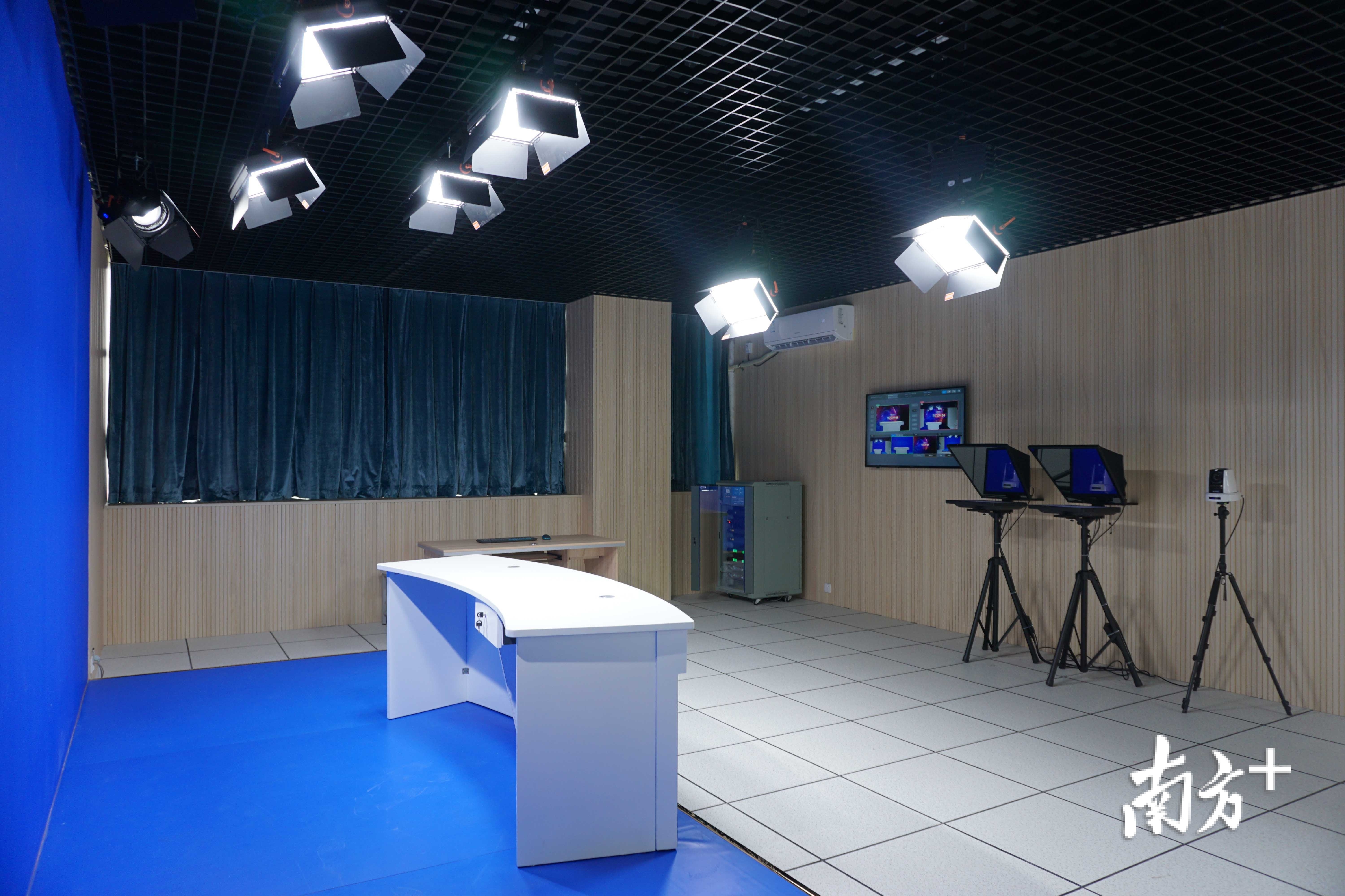 思贤小学由西南街道投入1.8亿元新建，建成后移交区直管理，办成传统强校三水区实验小学分校。