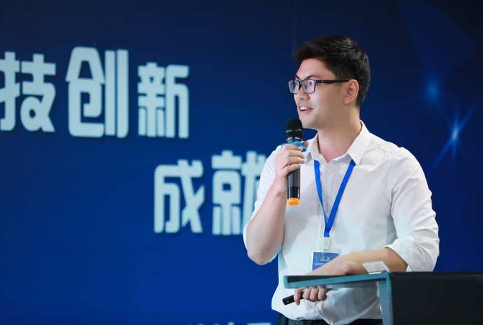 参赛企业代表介绍项目