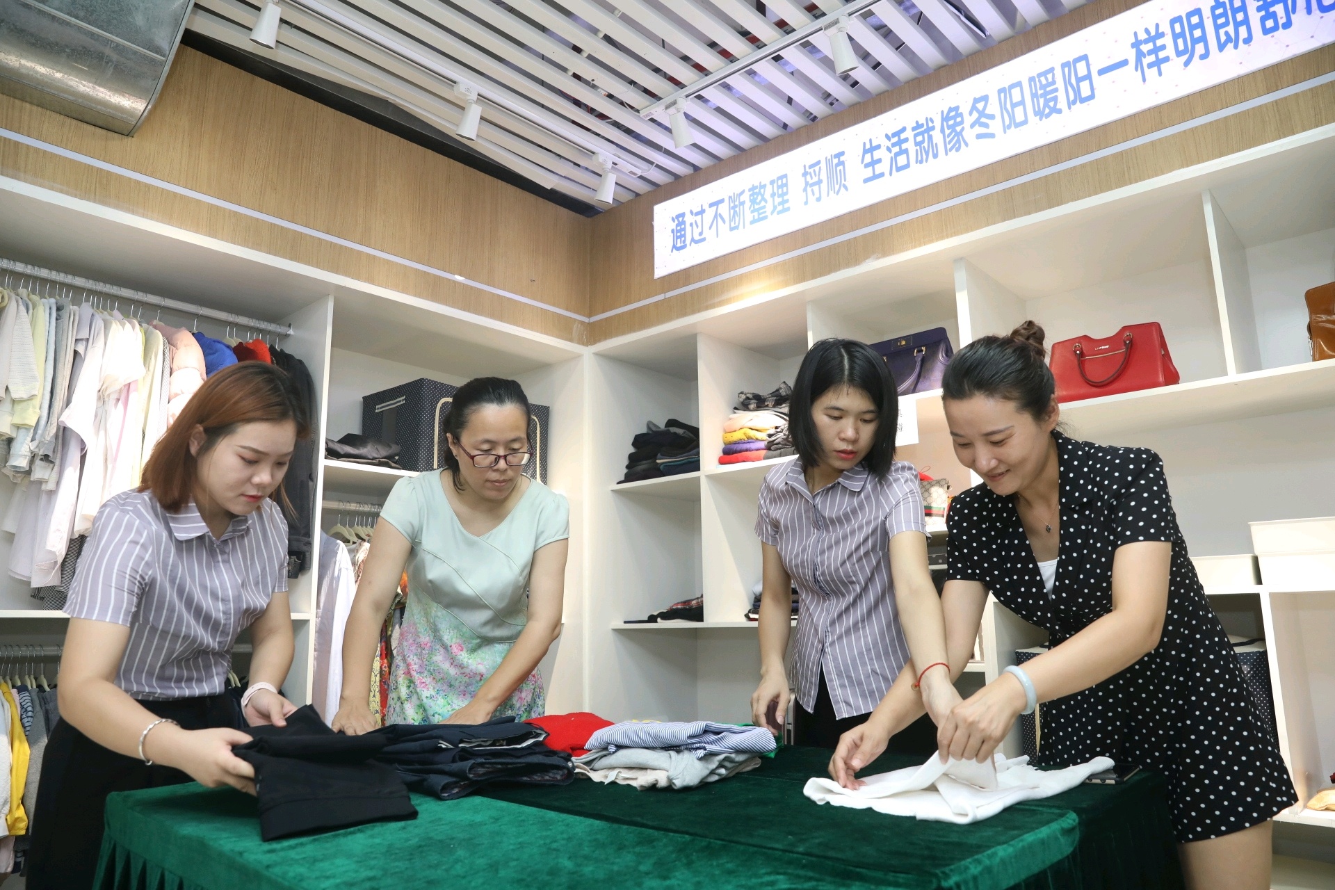 基地现有1300平方米的理论和实训场地。学员在基地学完理论课程后,可以马上来到实训区进行实操演练。 基地现有1300平方米的理论和实训场地。学员在基地学完理论课程后,可以马上来到实训区进行实操演练。