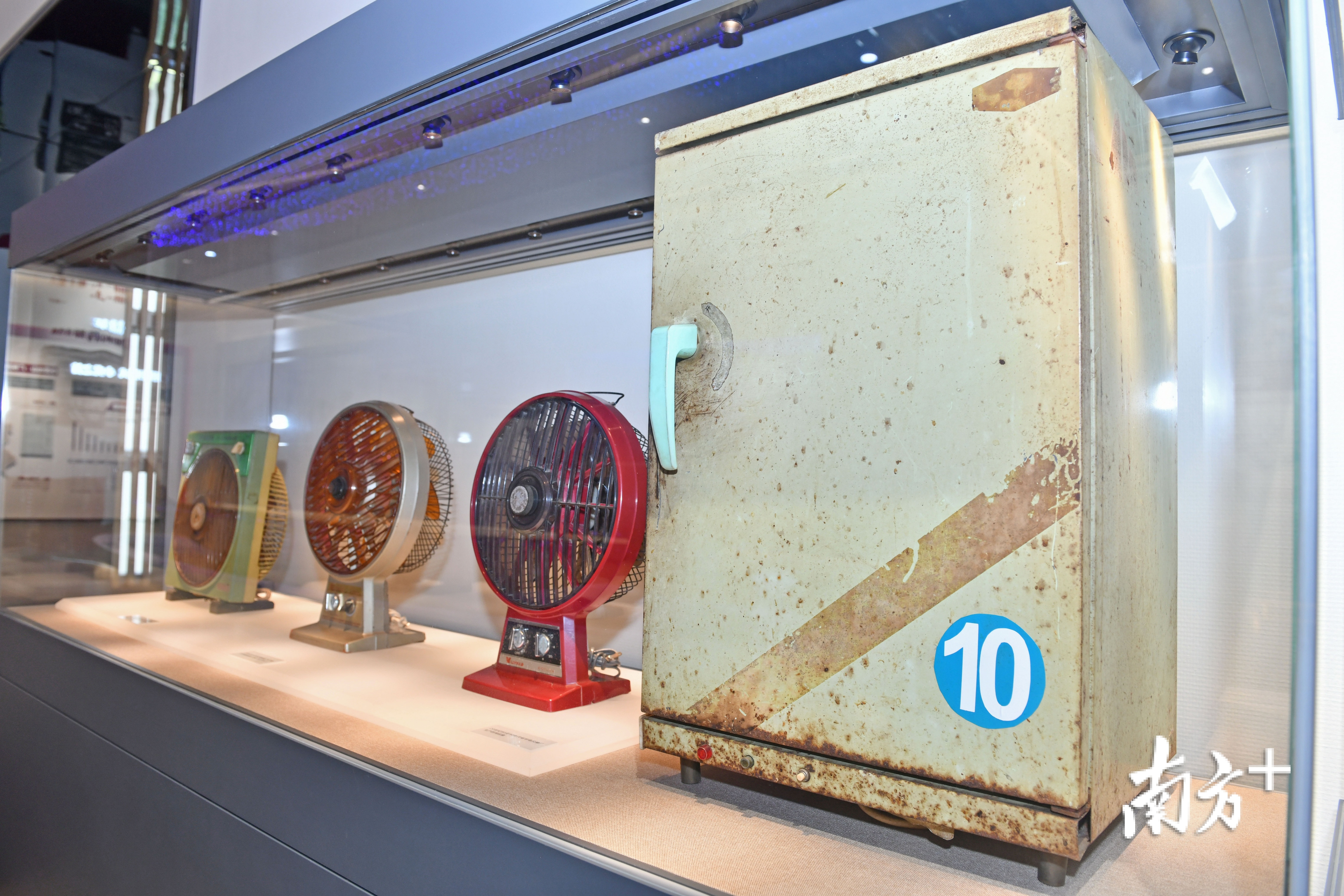 风扇、消毒柜等都是顺德代表性产品。南方日报记者 戴嘉信 摄