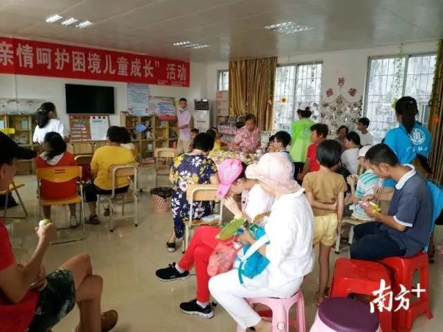 大家相互分享活动感想。 大家相互分享活动感想。