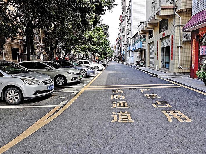 碧眼新村城中村道路干净整洁,无乱停车。 碧眼新村城中村道路干净整洁,无乱停车。
