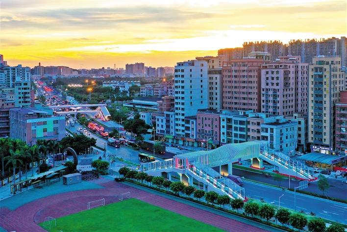 两座天桥横跨在公常路上 两座天桥横跨在公常路上