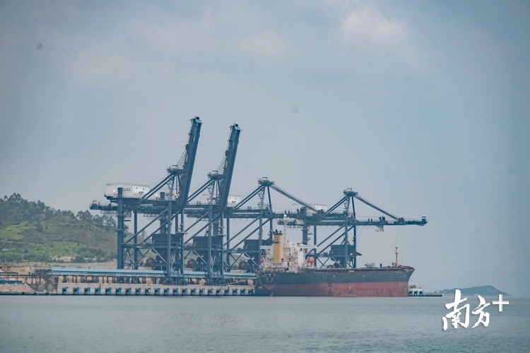 荃湾煤炭港。 荃湾煤炭港。