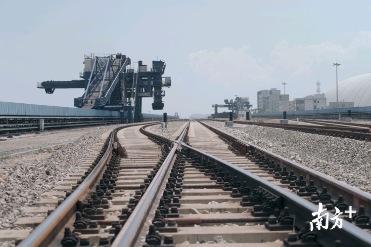 荃湾煤炭港接入惠大铁路,并入国铁网络。 荃湾煤炭港接入惠大铁路,并入国铁网络。