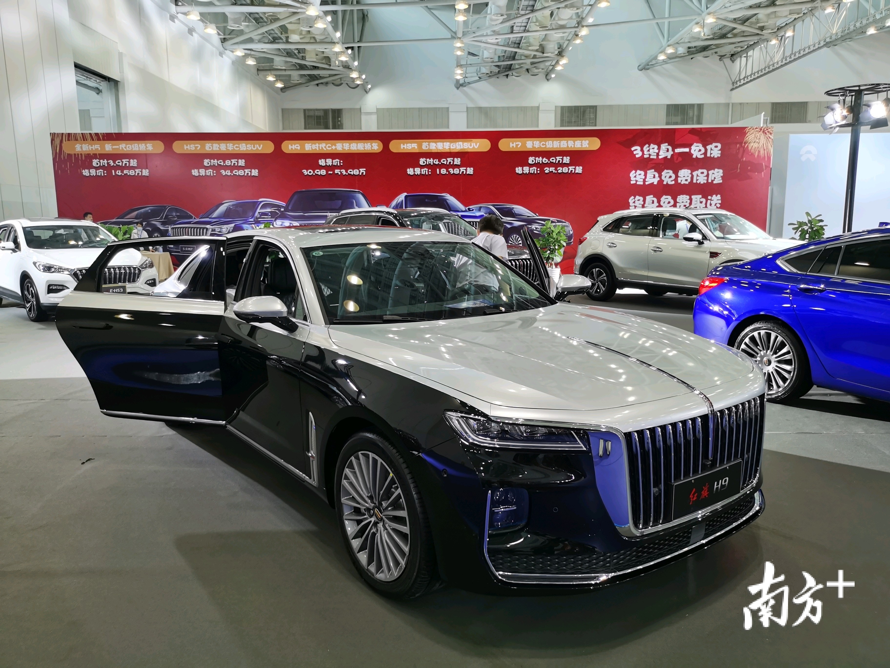 国民豪车红旗H9豪华感十足。