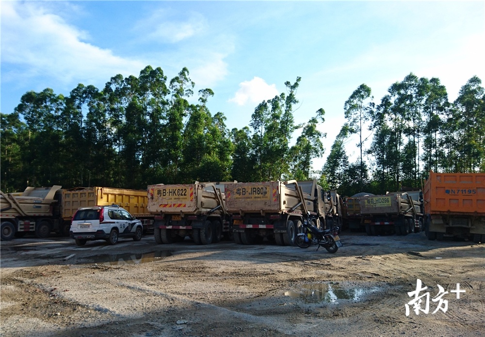 被查扣的跨区域非法倾倒垃圾的新型环保车。惠东纪检委供图